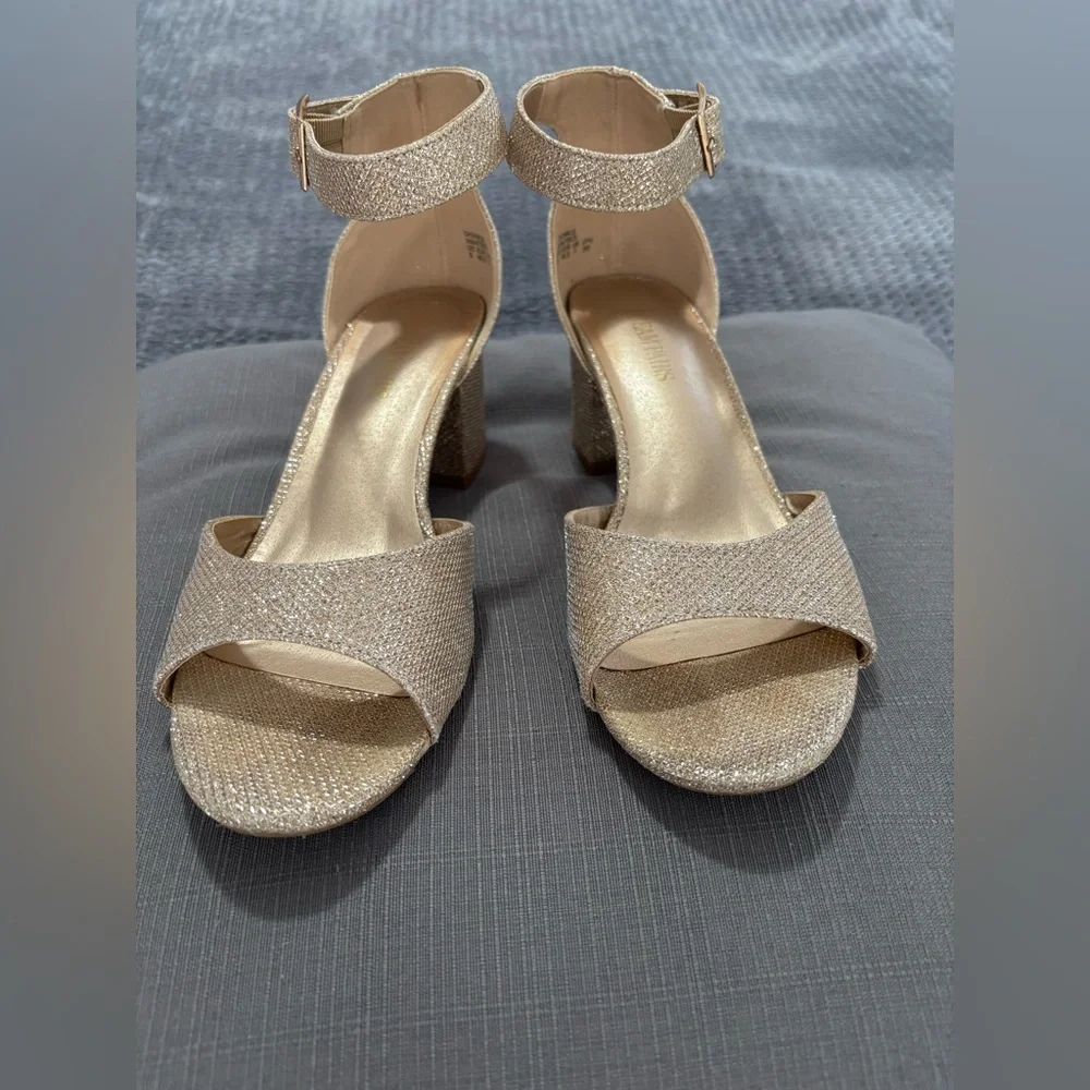 Dream Pairs Women's Low Block Chunky Heels Elegant Gold Sandals Size 9